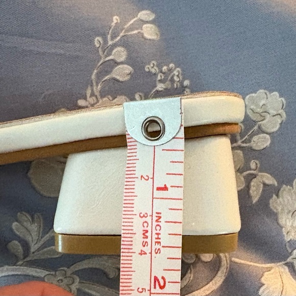 NWOT Unbranded White Sandals Buckle Embellished Open-Toe Low Block Heel; Size 41 - Picture 9 of 10